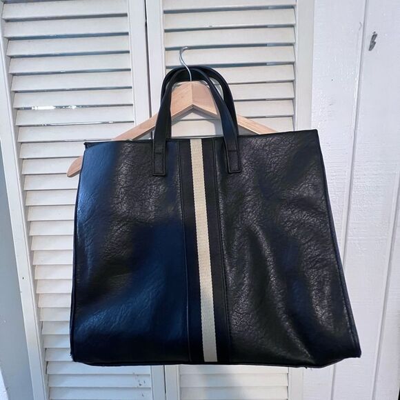 Moda Luxe Black and White Shoulder Bag with Modern Design - Picture 1 of 11